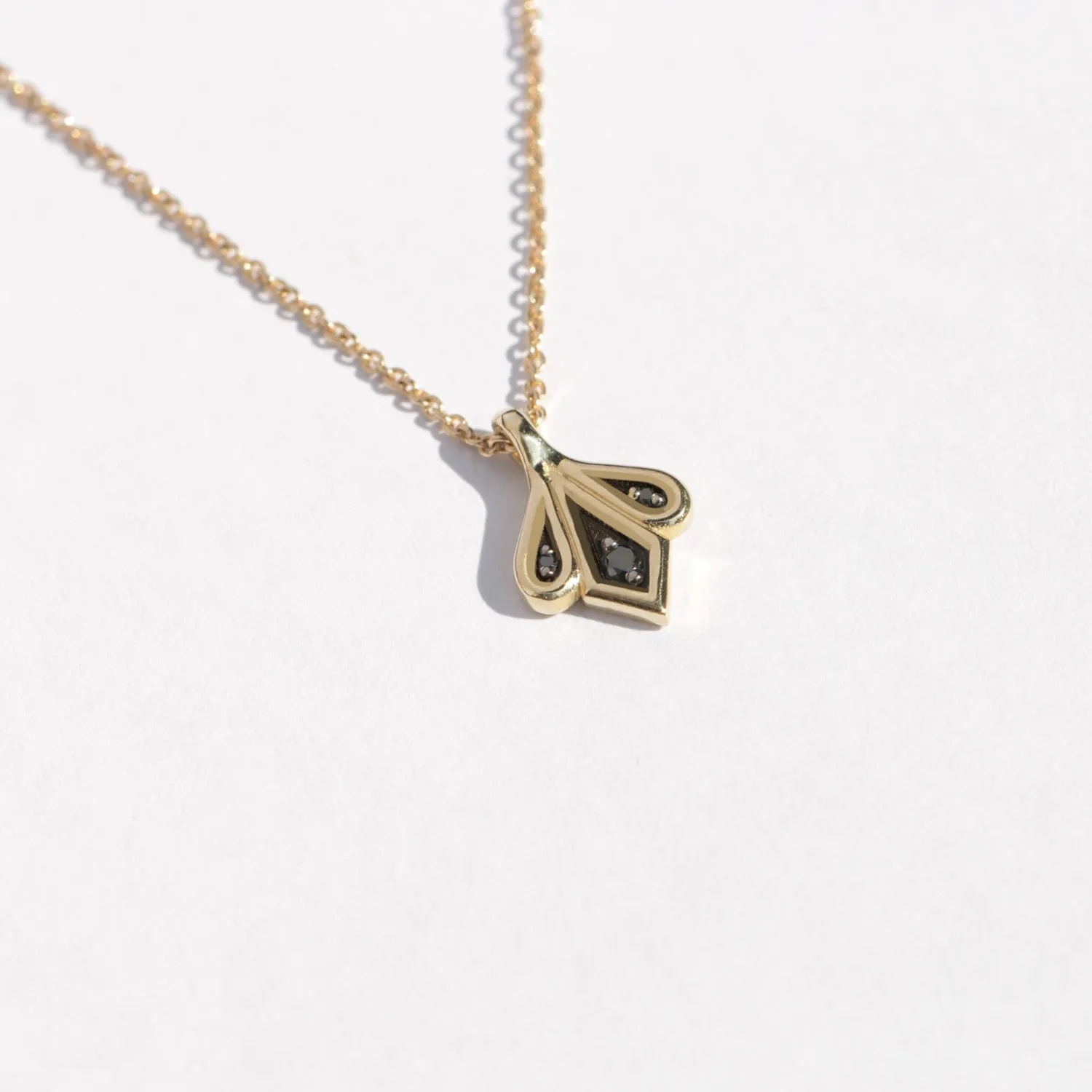 Roza Necklace black diamonds